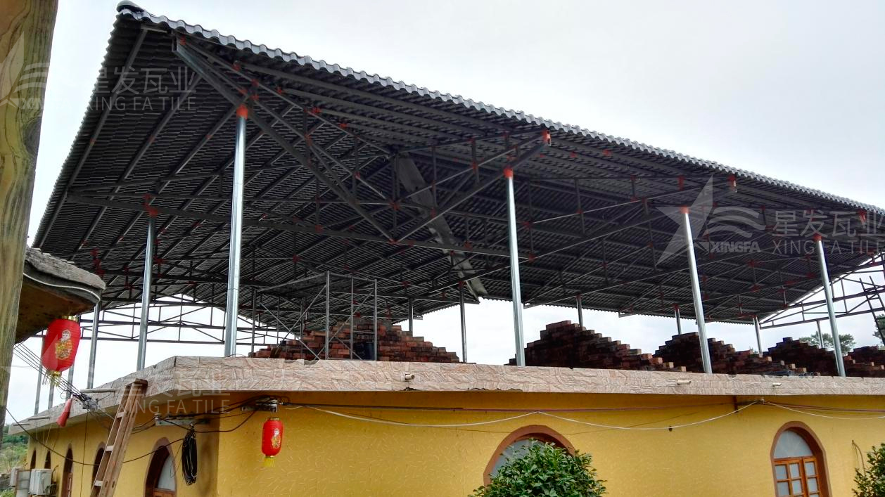 “鋼結(jié)構(gòu)+合成樹脂瓦”屋面建筑體系已被普遍應(yīng)用，促進(jìn)行業(yè)發(fā)展