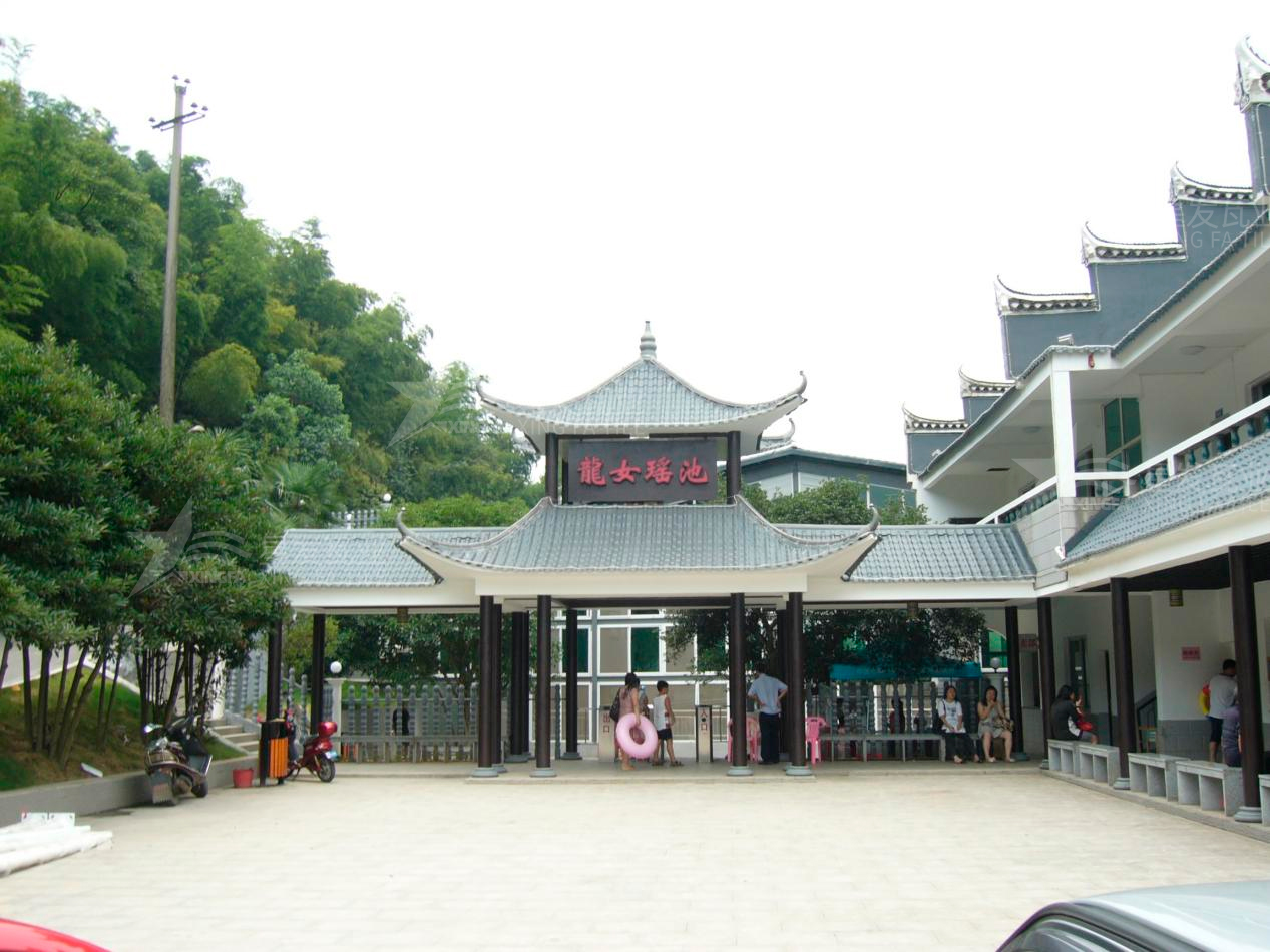 屋頂材料合成樹脂瓦和不銹鋼瓦哪個(gè)好？選擇很重要！