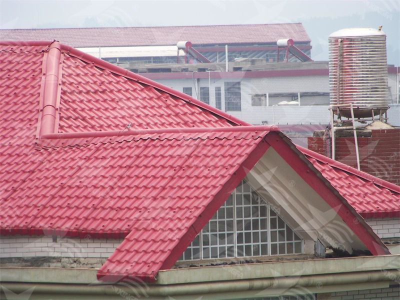 樹脂瓦 VS 琉璃瓦：哪個更適合您的屋頂？